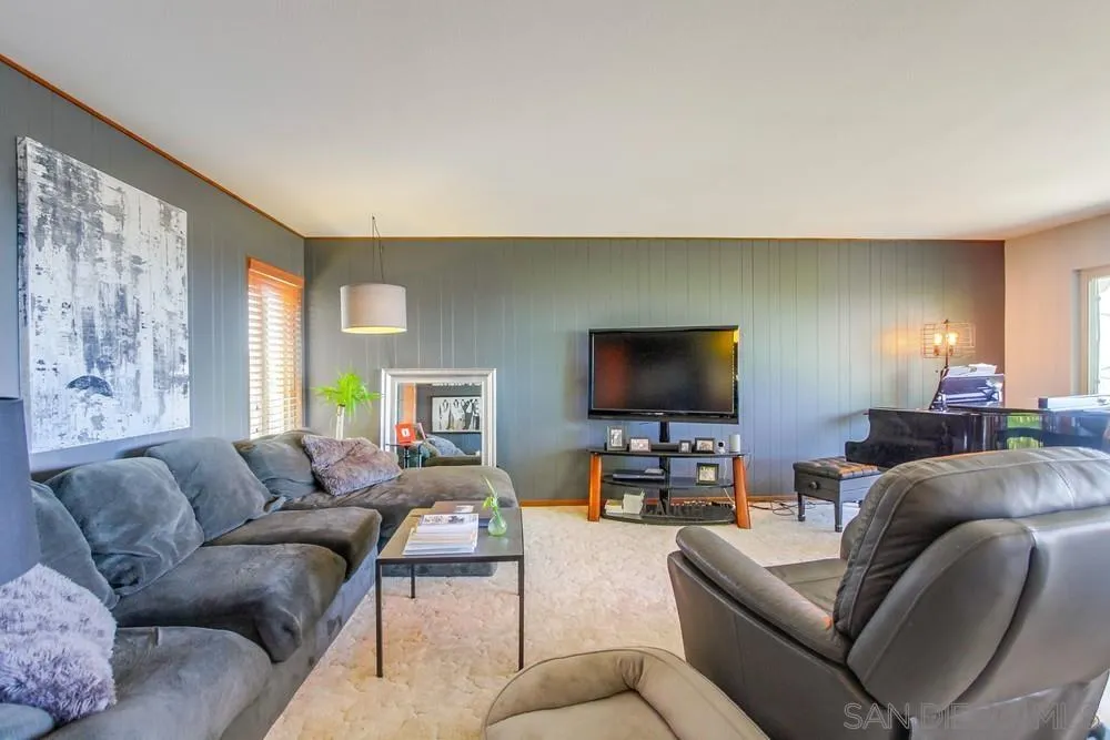 1637 Laurel Road Oceanside, CA 92054 - Photo 14 of 32 Gallery Image 14