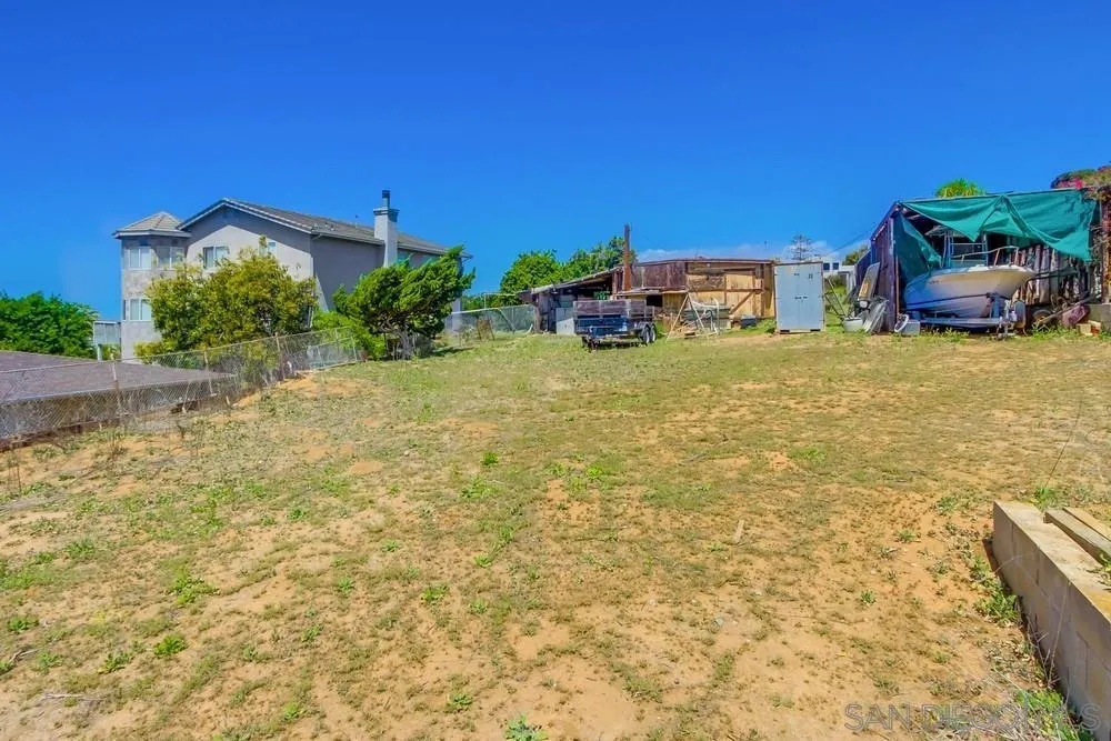 1637 Laurel Road Oceanside, CA 92054 - Photo 28 of 32 Gallery Image 28