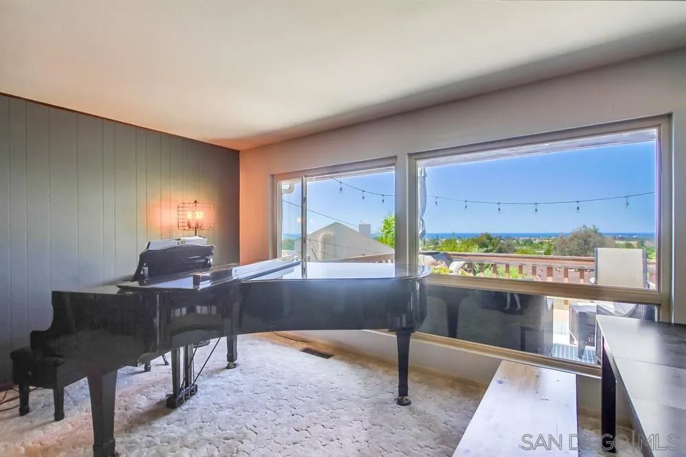1637 Laurel Road Oceanside, CA 92054 - Photo 3 of 32 Gallery Image 3