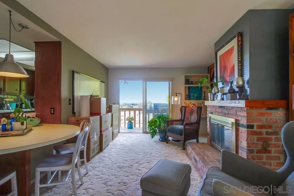 1637 Laurel Road Oceanside, CA 92054 - Photo 5 of 32 Gallery Image 5