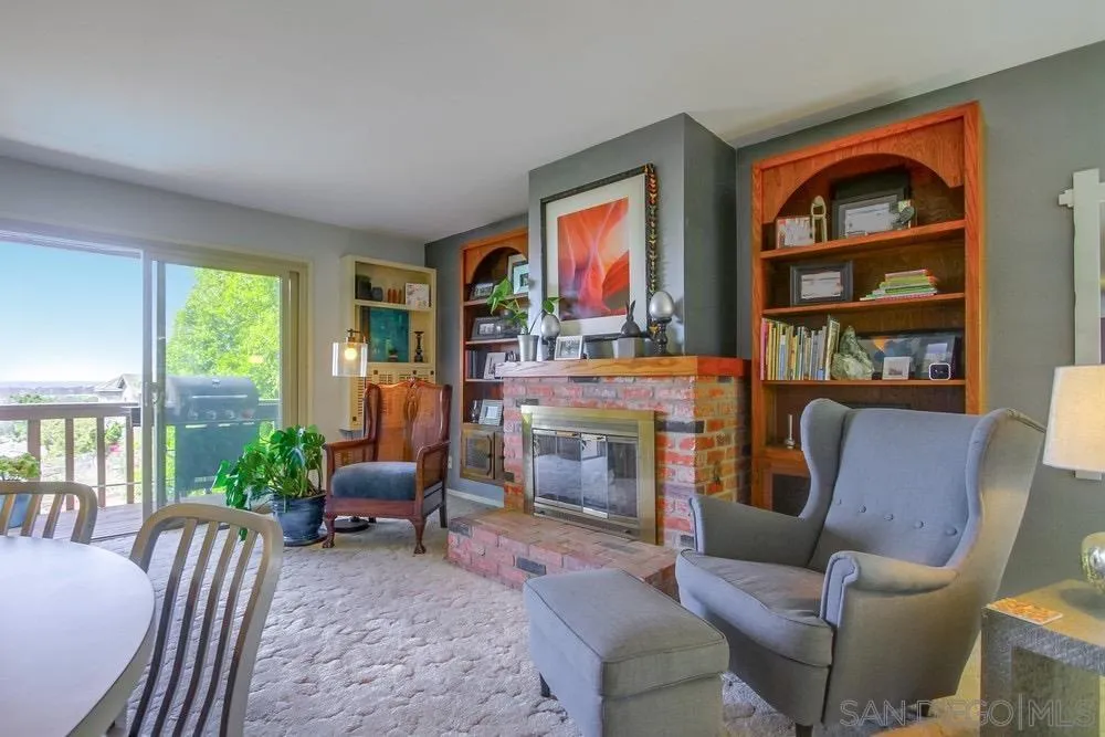 1637 Laurel Road Oceanside, CA 92054 - Photo 6 of 32 Gallery Image 6