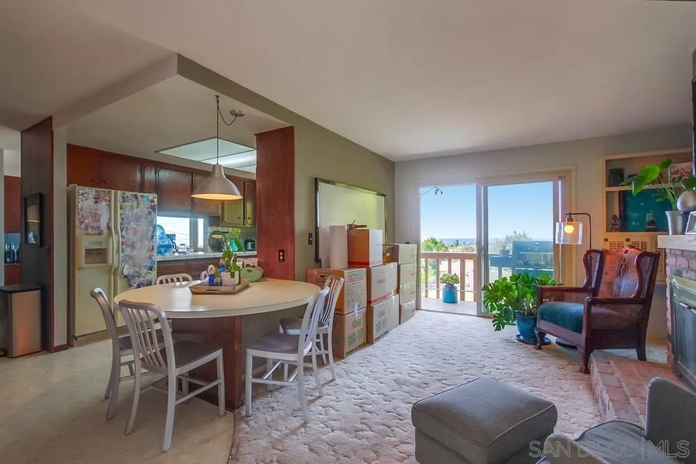 1637 Laurel Road Oceanside, CA 92054 - Photo 8 of 32 Gallery Image 8