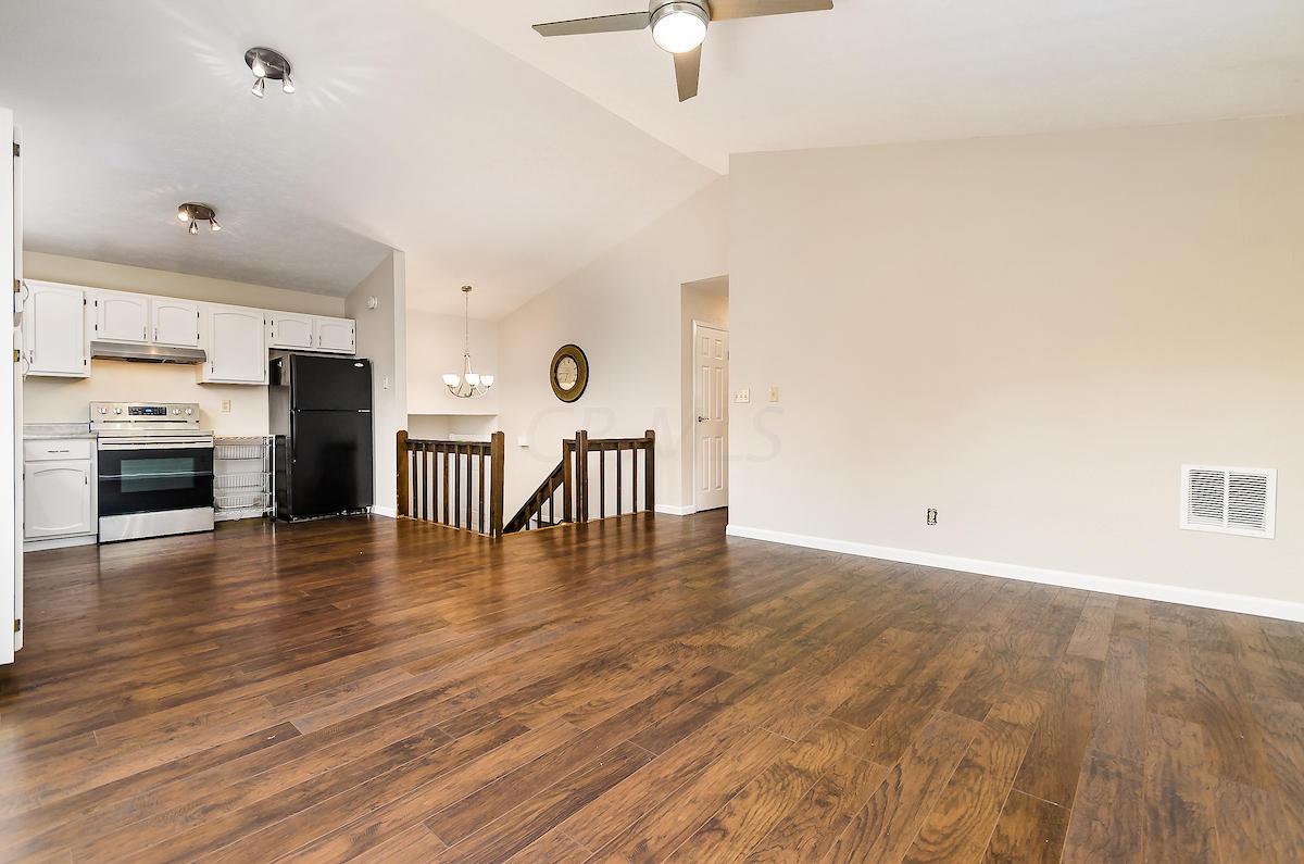 5375 Spring Hill Road Grove City, OH 43123 - Photo 3 of 32 Gallery Image 3