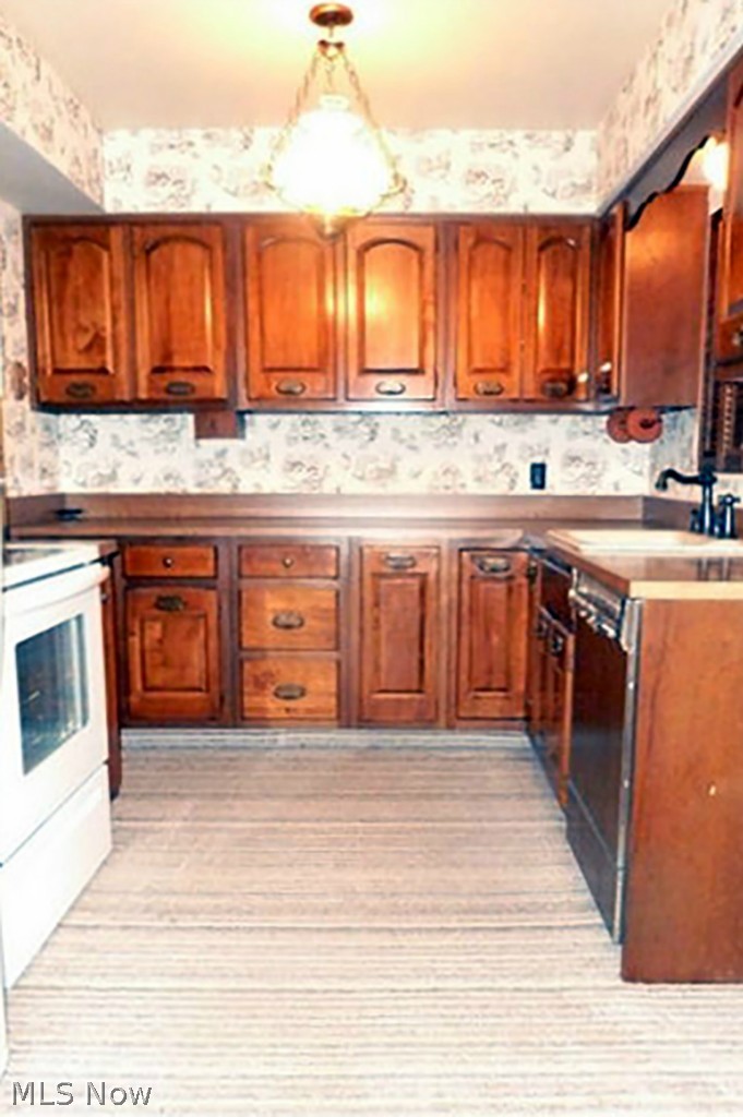 116 Hillman Road Akron, OH 44312 - Photo 5 of 25 Gallery Image 5