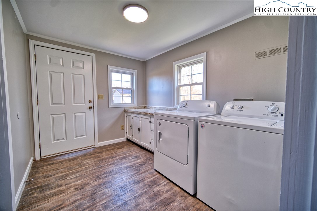 494 Frank Edwards Road West Jefferson, NC 28694 - Photo 18 of 27 a utility room with dryer and washer