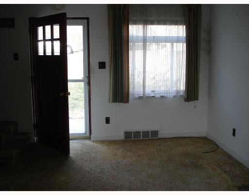 1618 Elderslee Road Baldwin, PA 15227 - Photo 2 of 8 Living Room. Large living room - neutral decor