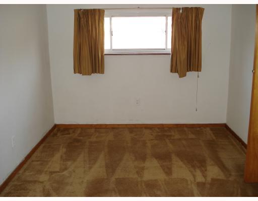 1618 Elderslee Road Baldwin, PA 15227 - Photo 4 of 8 Master Bedroom. Large first floor Master Bedroom also has a large closet.