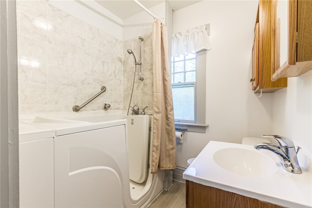 435 West Avenue Arcadia, NY 14513 - Photo 12 of 20 Bathroom