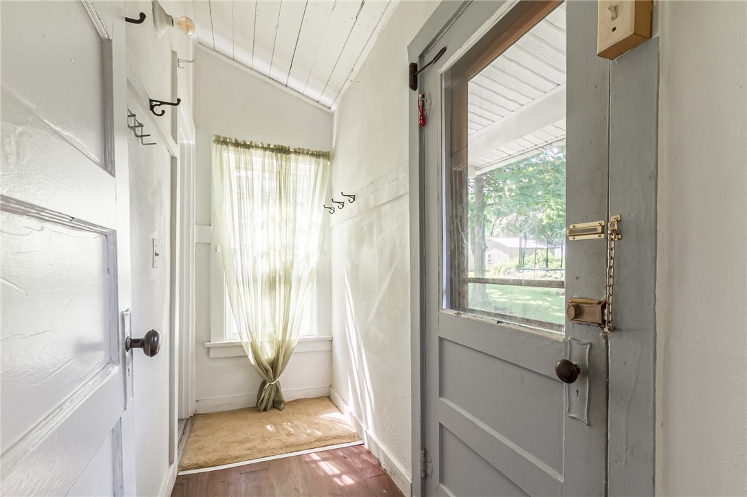 435 West Avenue Arcadia, NY 14513 - Photo 13 of 20 Mudroom/Back door