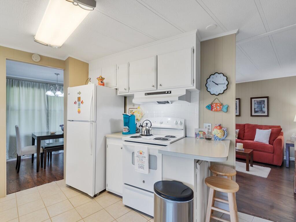 174 Northeast Emerald Drive Jensen Beach, FL 34957 - Photo 14 of 38 Image00020