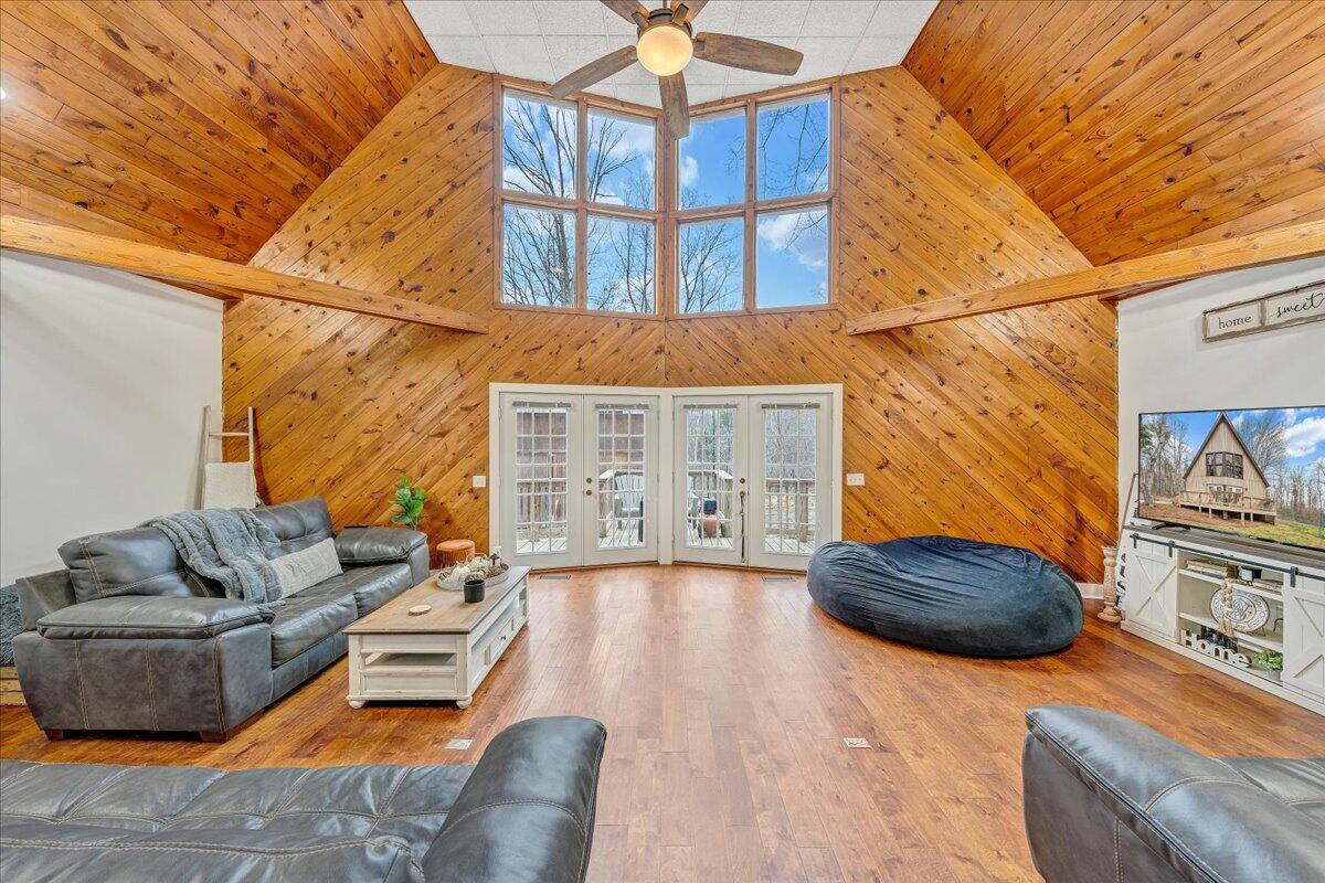 2800 Old Ferrum Road Ferrum, VA 24088 - Photo 6 of 58 a living room with furniture and a rug