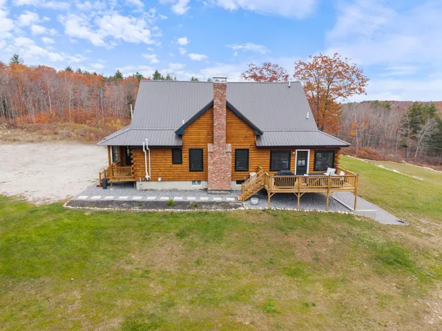 $849,000 | 24 Suckerville Road, Raymond, ME 04071