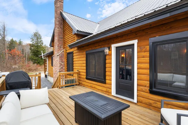 $849,000 | 24 Suckerville Road, Raymond, ME 04071