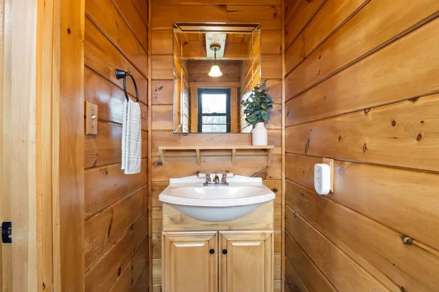 $849,000 | 24 Suckerville Road, Raymond, ME 04071