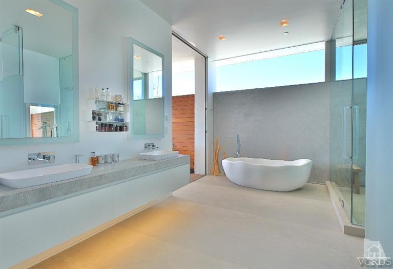 25236 Malibu Road Malibu, CA 90265 - Photo 22 of 33 a bathroom with a bathtub sink and mirror
