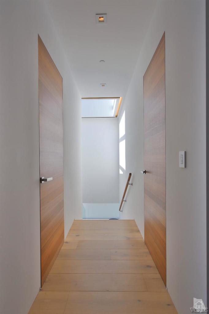 25236 Malibu Road Malibu, CA 90265 - Photo 26 of 33 a view of room