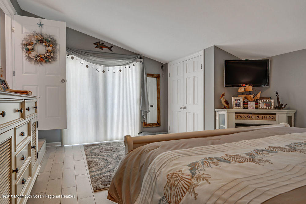 45 Neptune Road Toms River, NJ 08753 - Photo 13 of 26 dsc01564-dsc01568