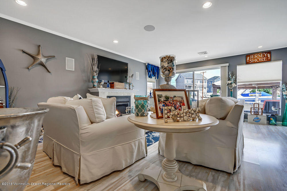 45 Neptune Road Toms River, NJ 08753 - Photo 4 of 26 dsc01484-dsc01488