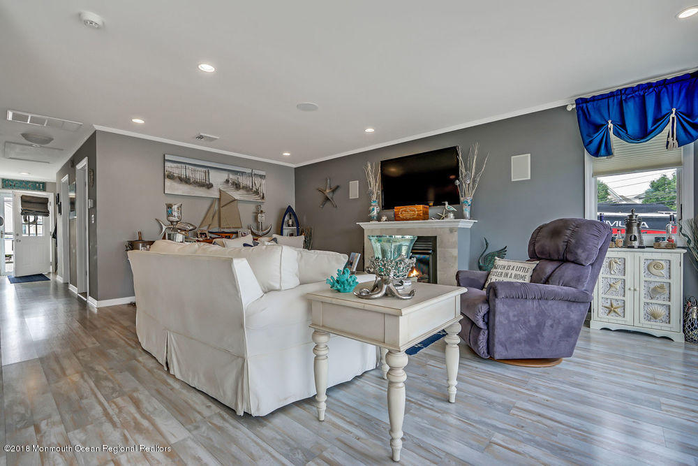 45 Neptune Road Toms River, NJ 08753 - Photo 5 of 26 dsc01489-dsc01493