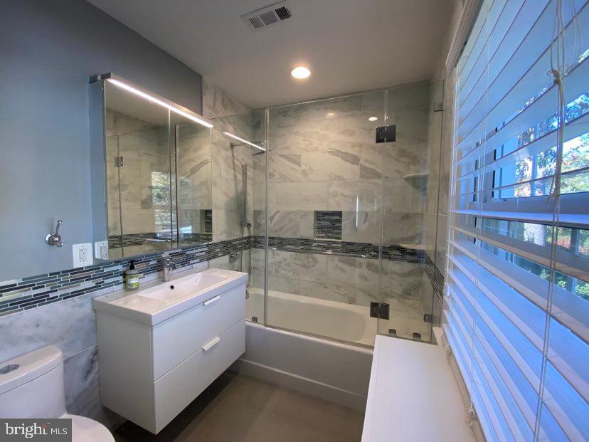 1407 North Glebe Road Arlington, VA 22207 - Photo 16 of 29 2nd level bathroom 1