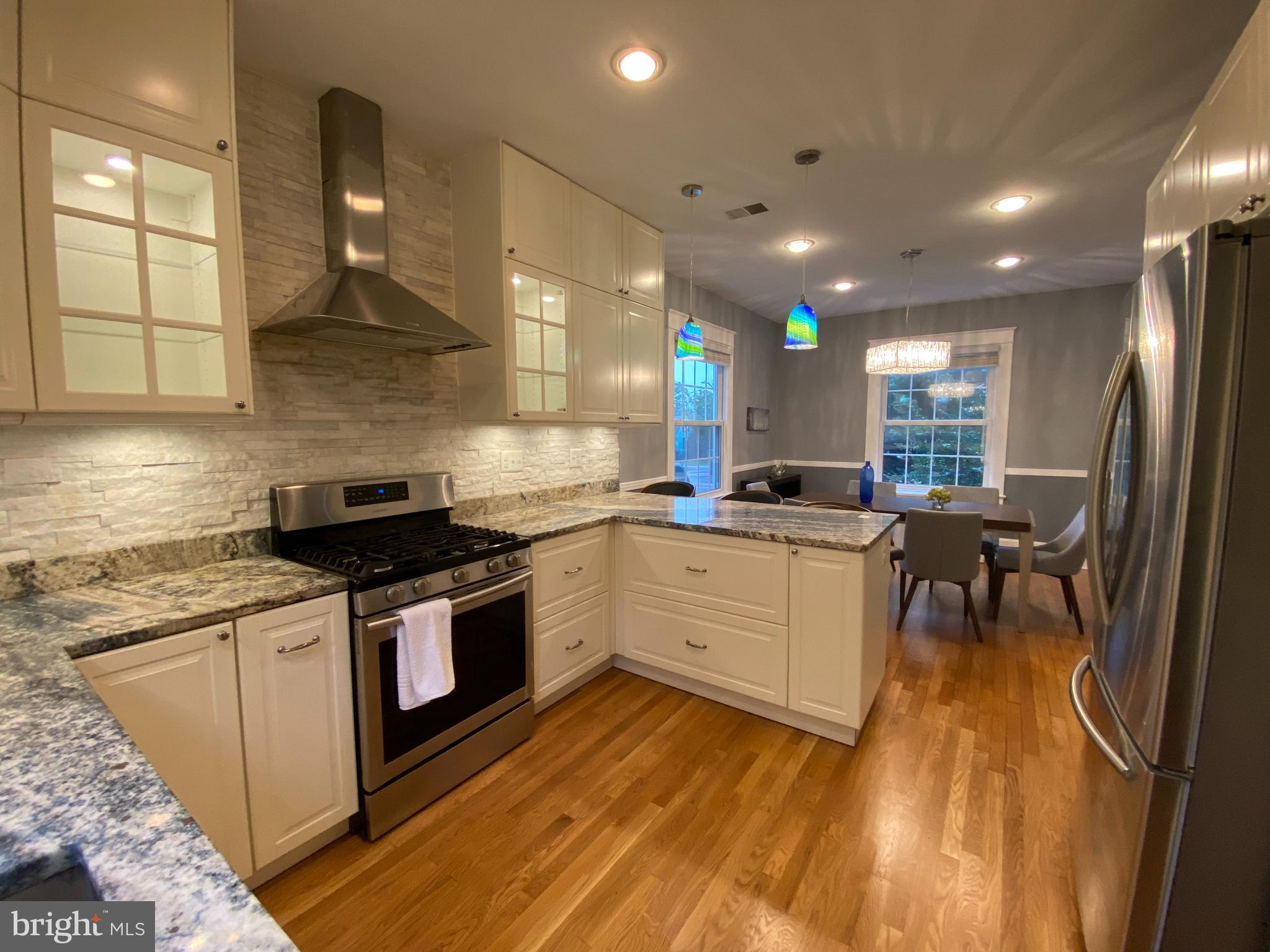1407 North Glebe Road Arlington, VA 22207 - Photo 8 of 29 Kitchen and dining