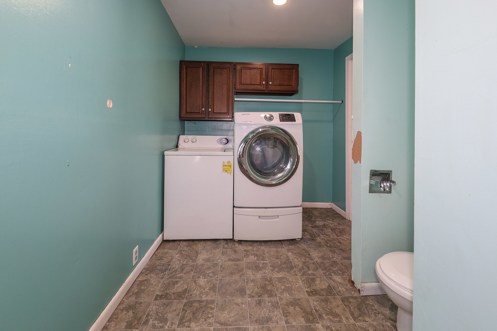 115 North Main Street Seneca, IL 61360 - Photo 10 of 17 a utility room with dryer and washer