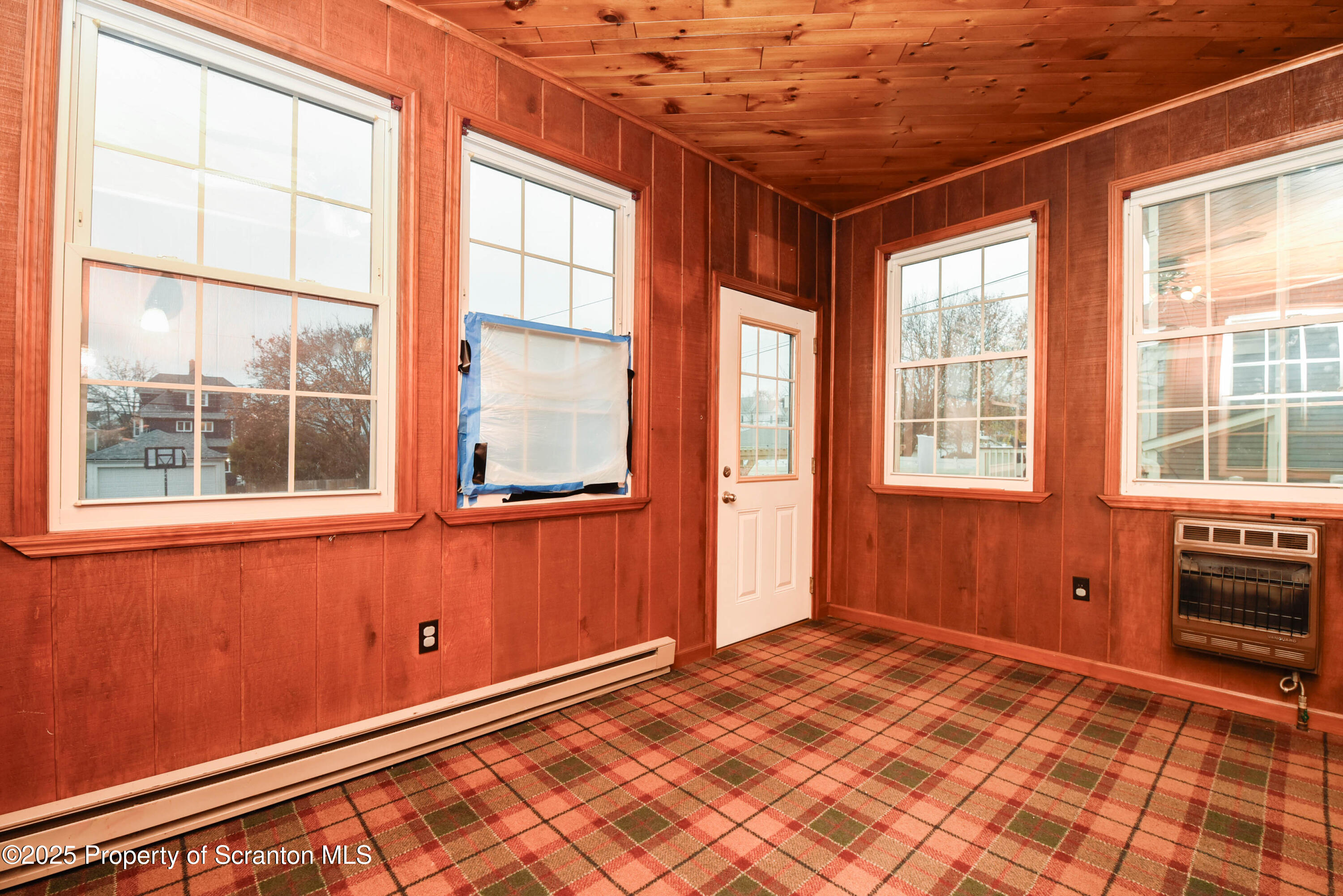 917 Taylor Avenue Scranton, PA 18510 - Photo 23 of 44 a view of an empty room with a window
