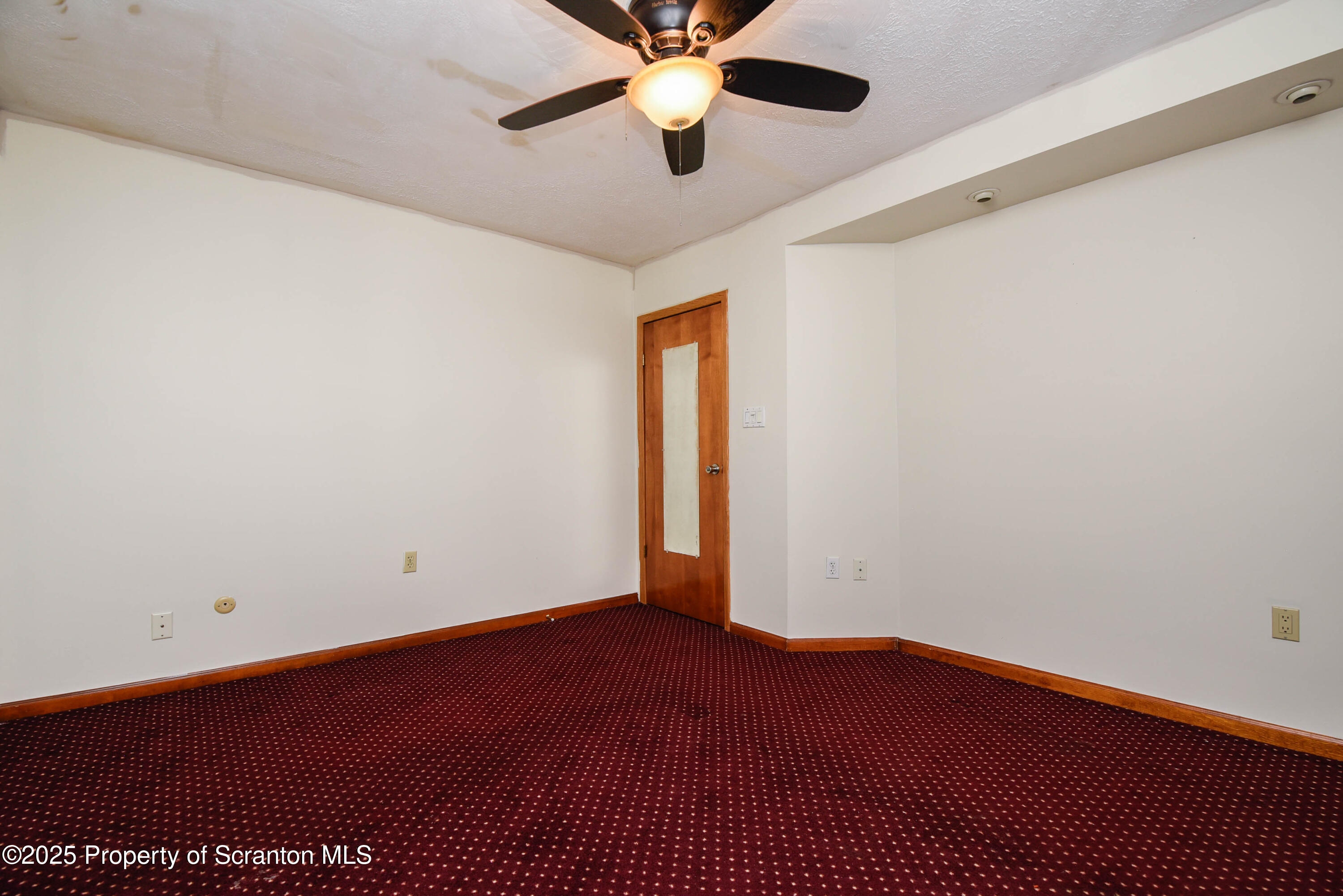 917 Taylor Avenue Scranton, PA 18510 - Photo 32 of 43 an empty room with window and ceiling fan
