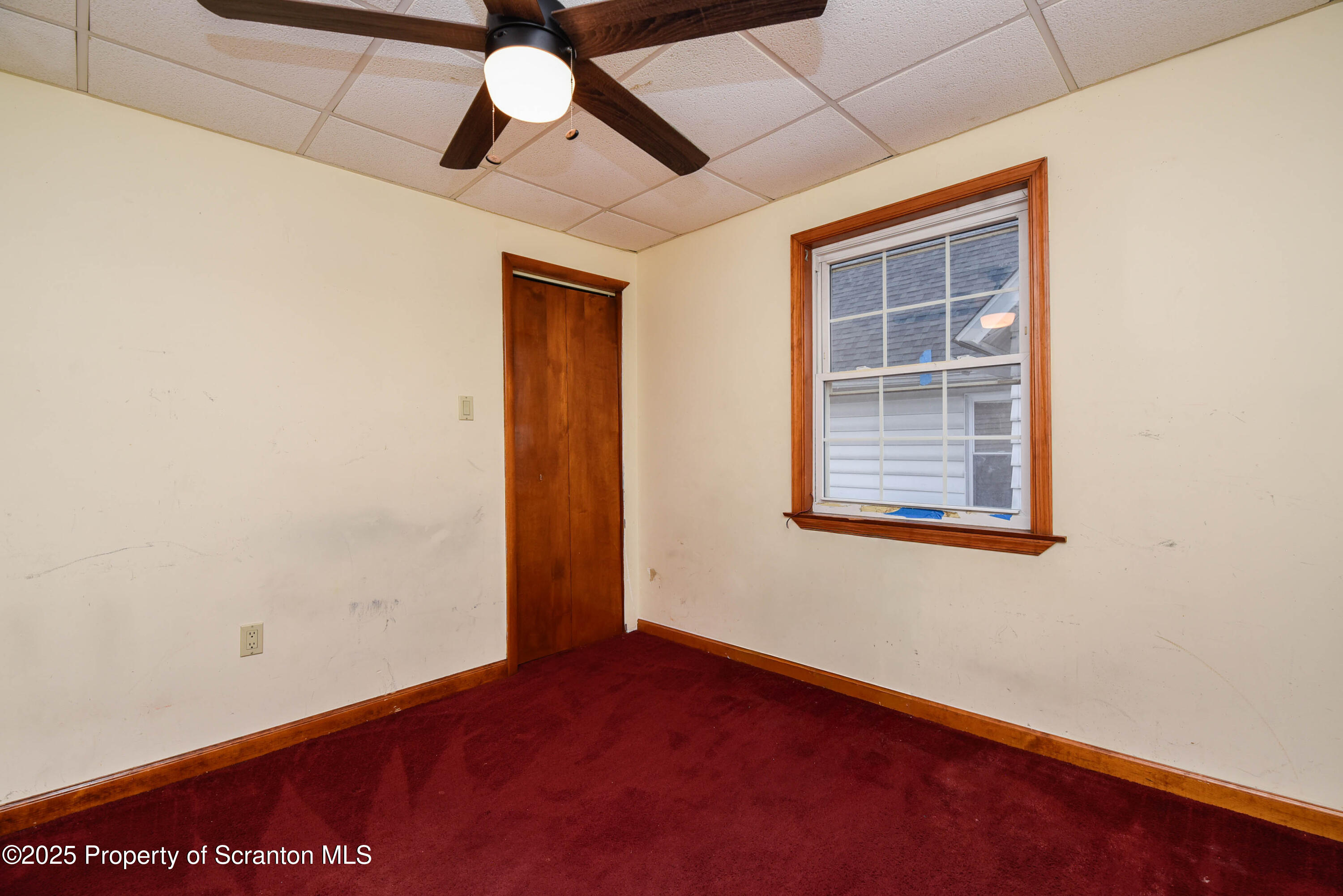 917 Taylor Avenue Scranton, PA 18510 - Photo 35 of 43 an empty room with windows