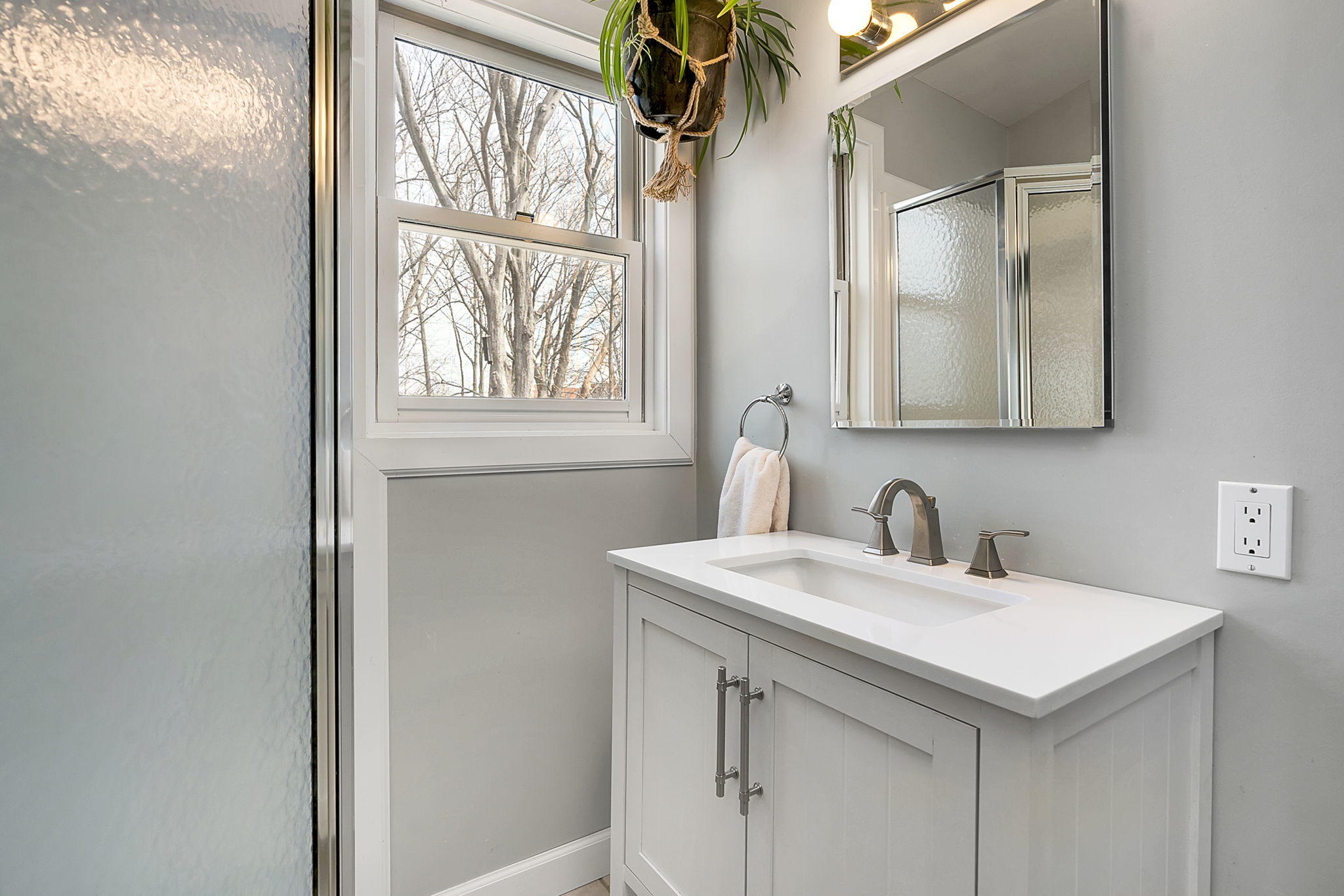 61 Mayland Street Portland, ME 04103 - Photo 26 of 37 2nd floor full bath