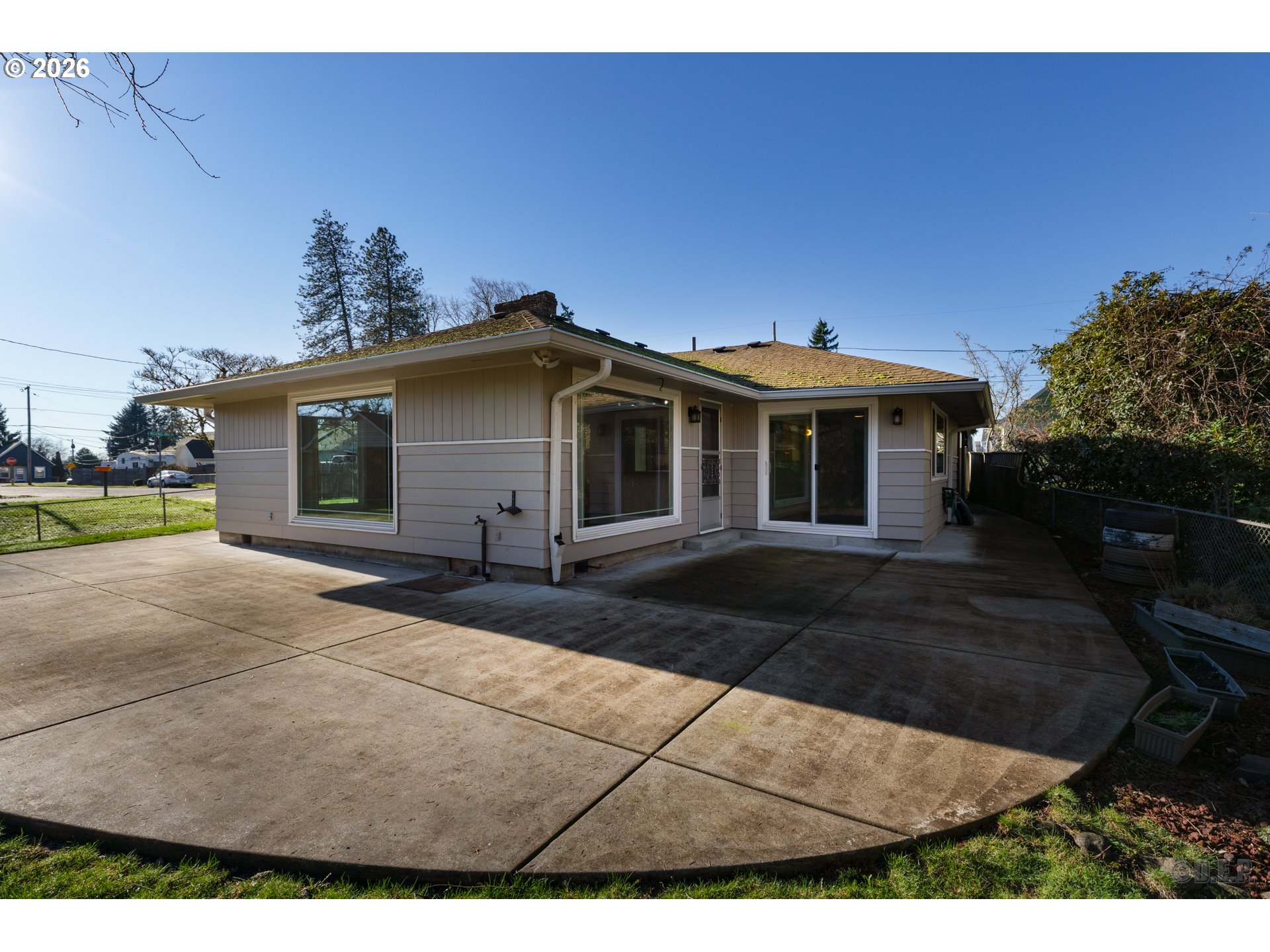 154 Michael Avenue St. Helens, OR 97051 - Photo 22 of 28 a front view of a house with a garden