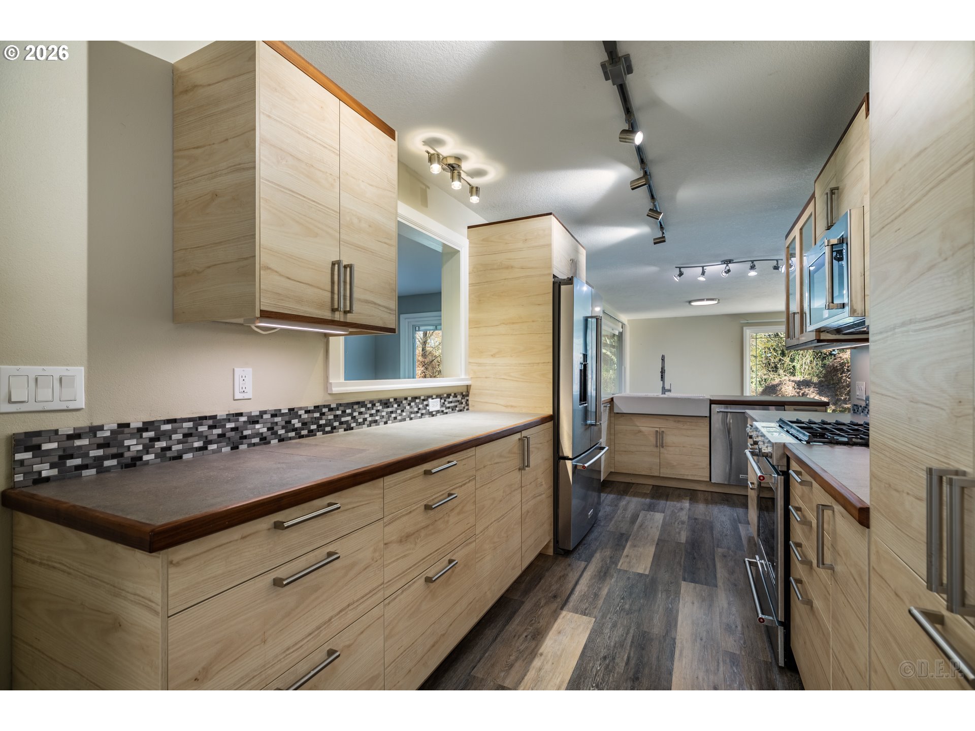 154 Michael Avenue St. Helens, OR 97051 - Photo 8 of 28 a kitchen with stainless steel appliances granite countertop a stove and cabinets