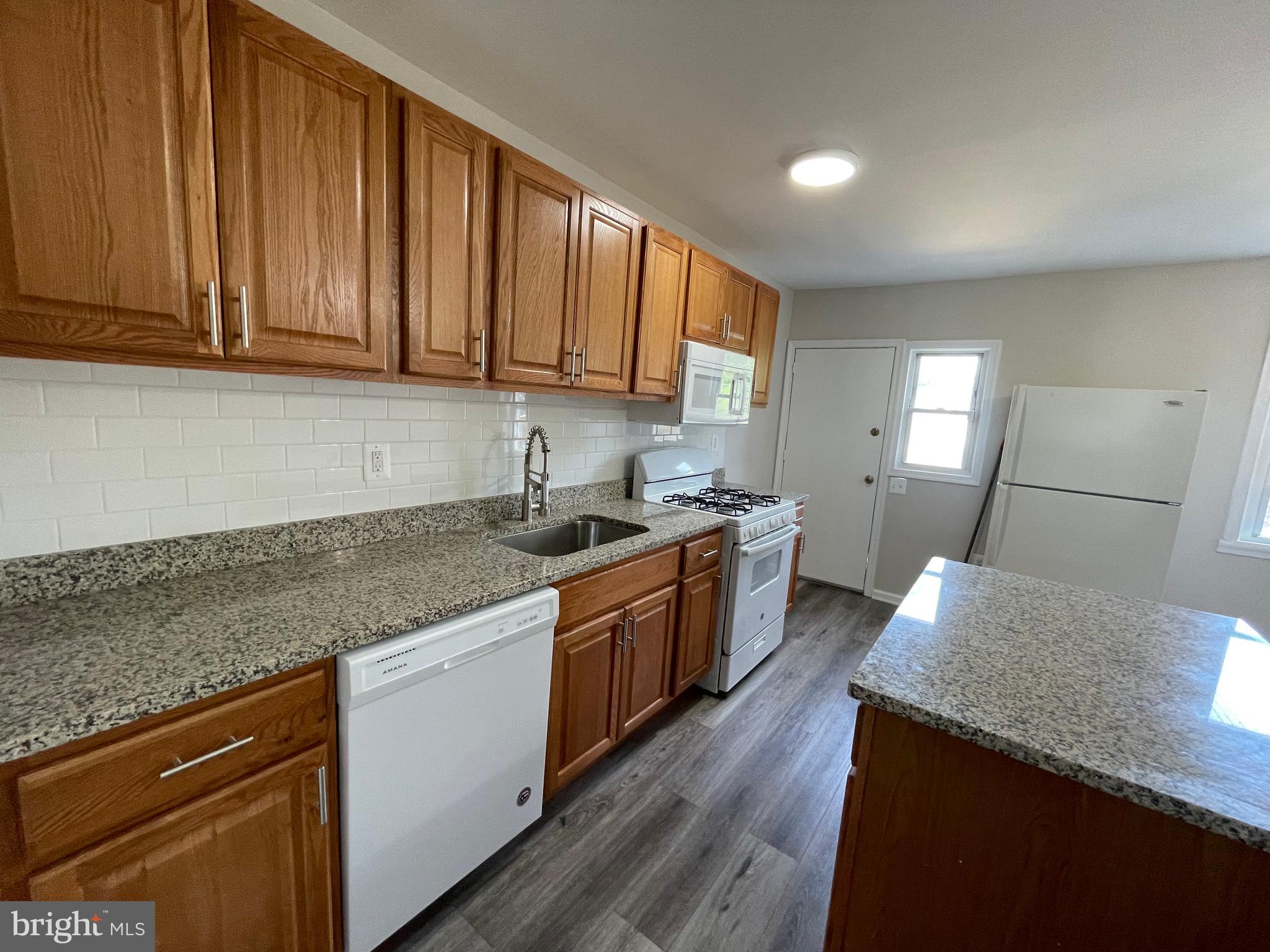 3718 8th Street Baltimore, MD 21225 - Photo 7 of 27 Kitchen