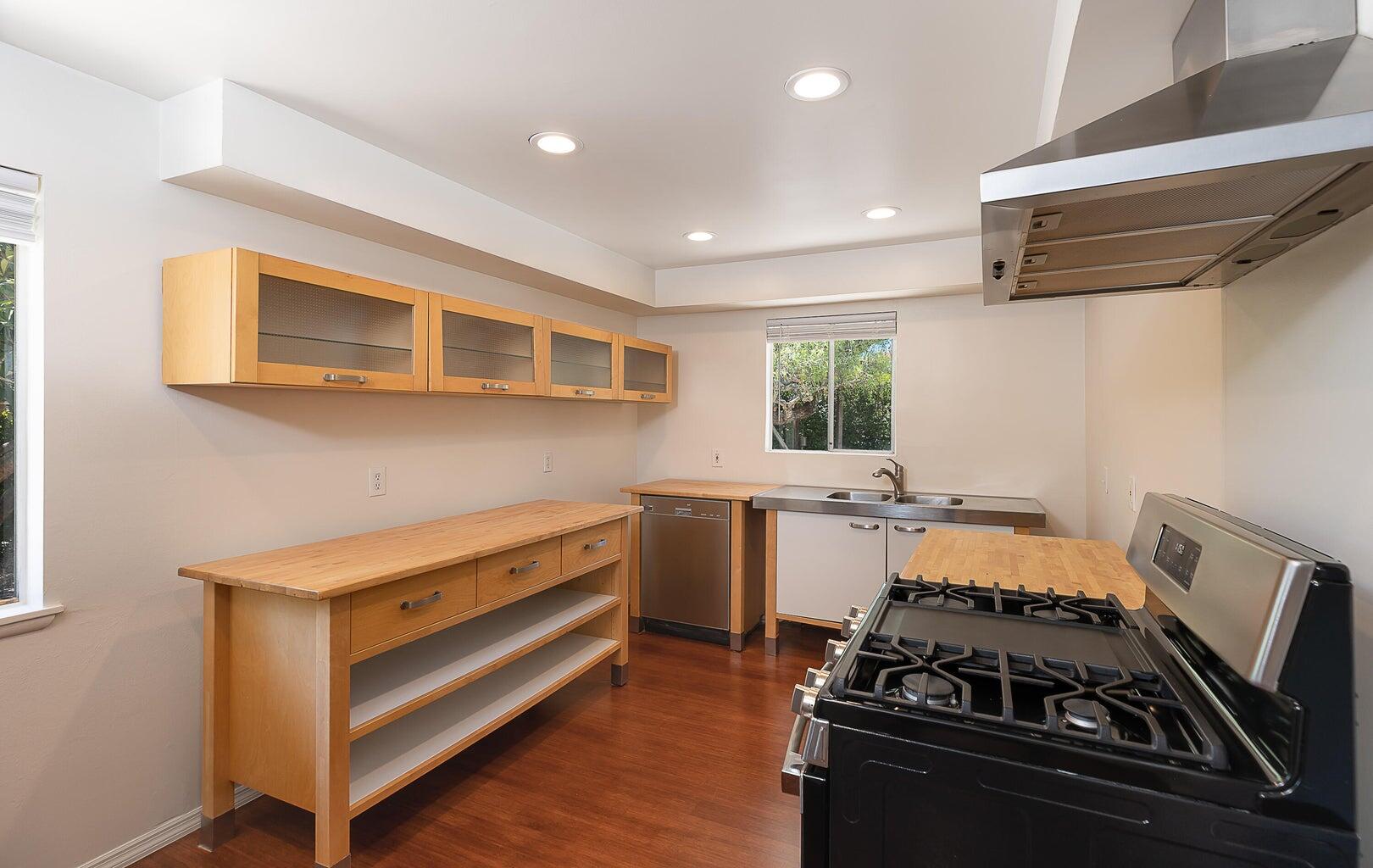 634 Chelham Way Montecito, CA 93108 - Photo 13 of 24 Kitchen-2