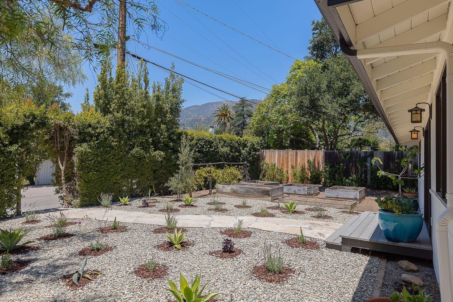 634 Chelham Way Montecito, CA 93108 - Photo 20 of 24 Front-Garden