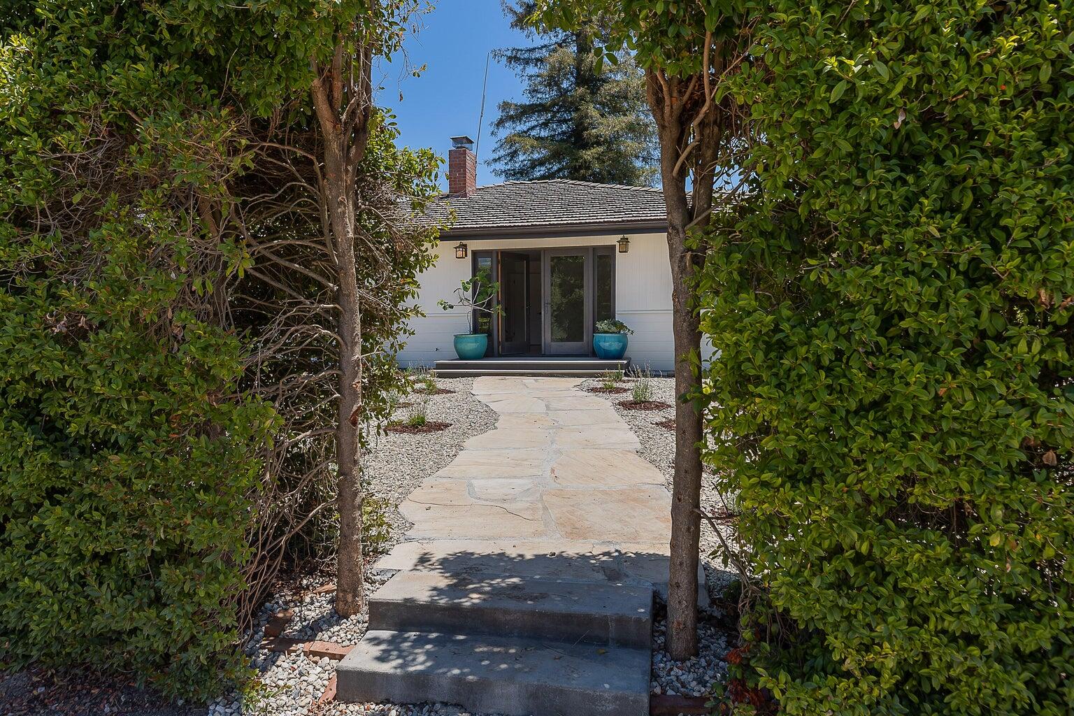 634 Chelham Way Montecito, CA 93108 - Photo 3 of 24 Entry-Chelham