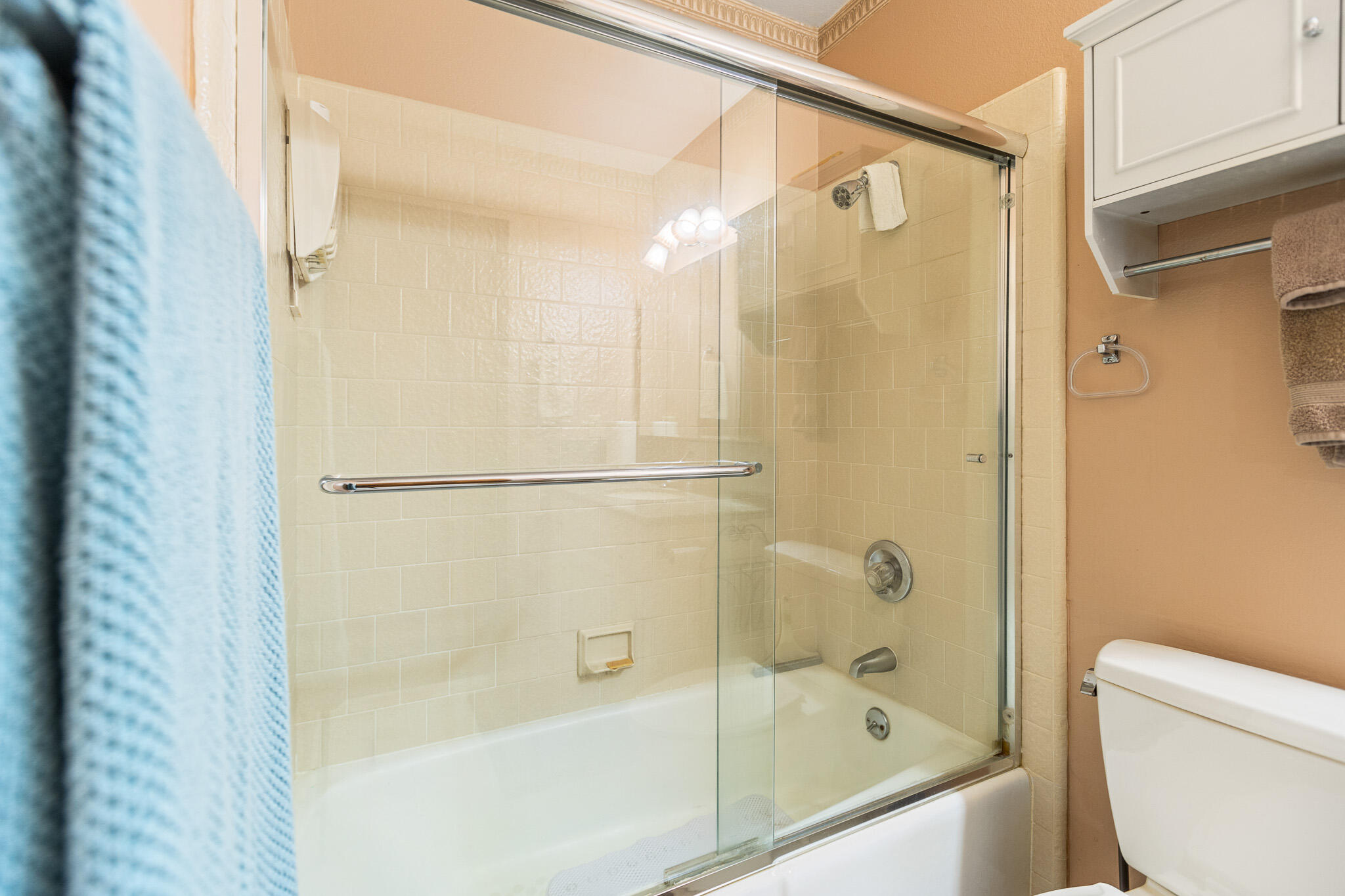 812 Woods Place Exeter, CA 93221 - Photo 35 of 47 27 2nd Bathroom