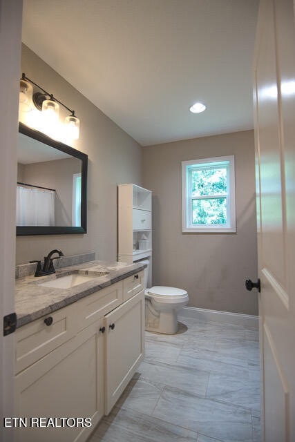 327 Thomas Loop Road Sevierville, TN 37876 - Photo 13 of 22 Bathroom 2