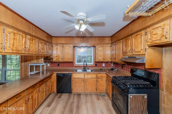 $239,900 | 214 Woodland Drive, Kingston, TN 37763