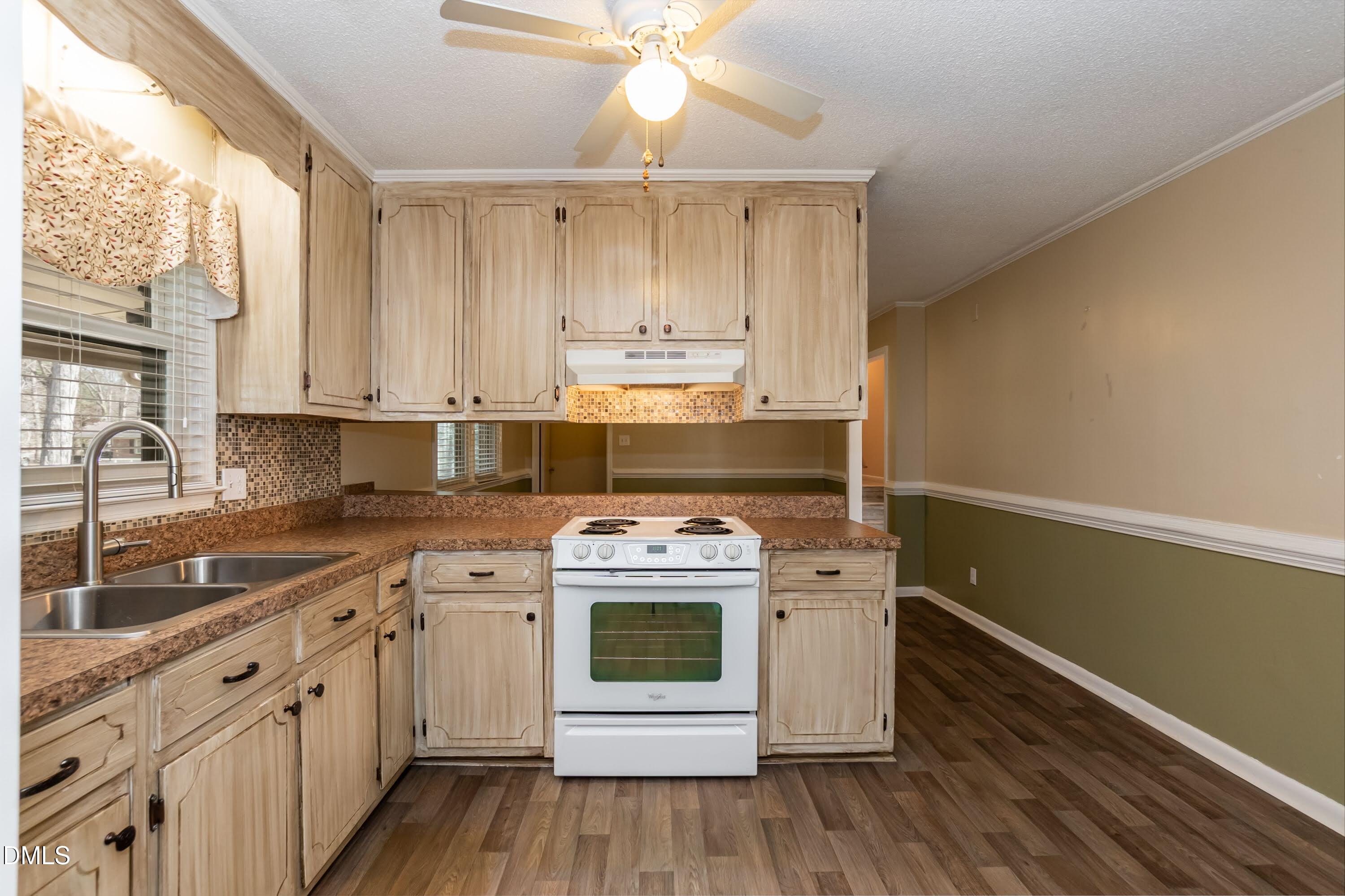 4009 Fiesta Road Durham, NC 27703 - Photo 11 of 37 Kitchen 04