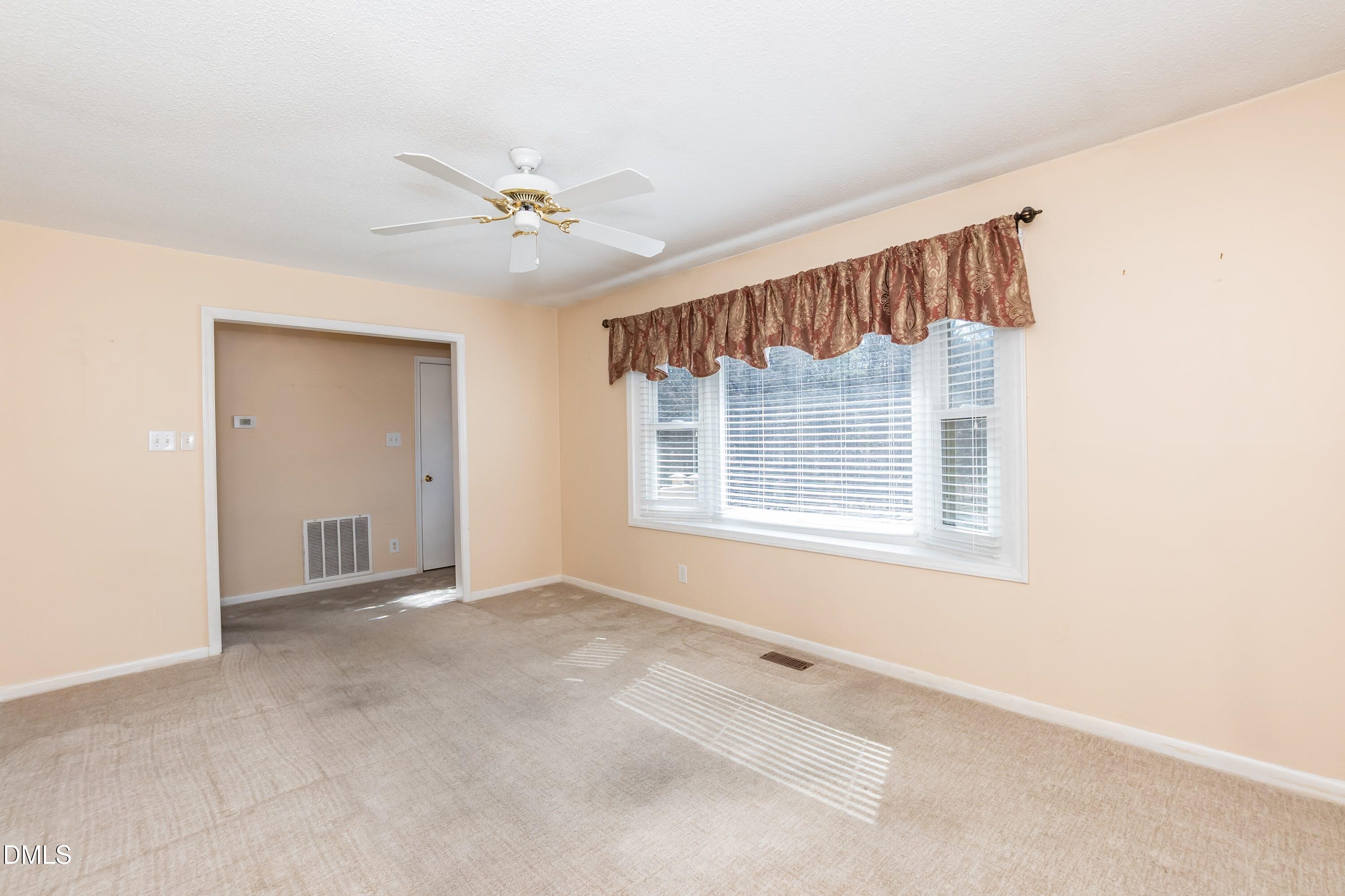 4009 Fiesta Road Durham, NC 27703 - Photo 7 of 37 Living 03