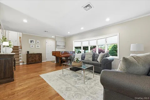 $1,385,000 | 33 Pell Terrace, Garden City, NY 11530