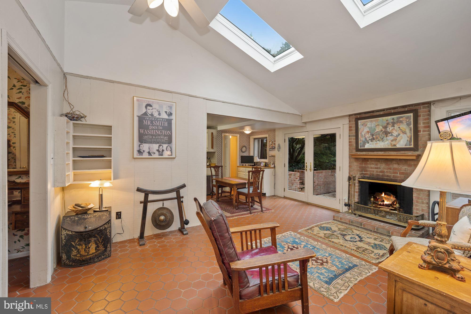 Fab Fam Rm off K has fireplace & opens to patio