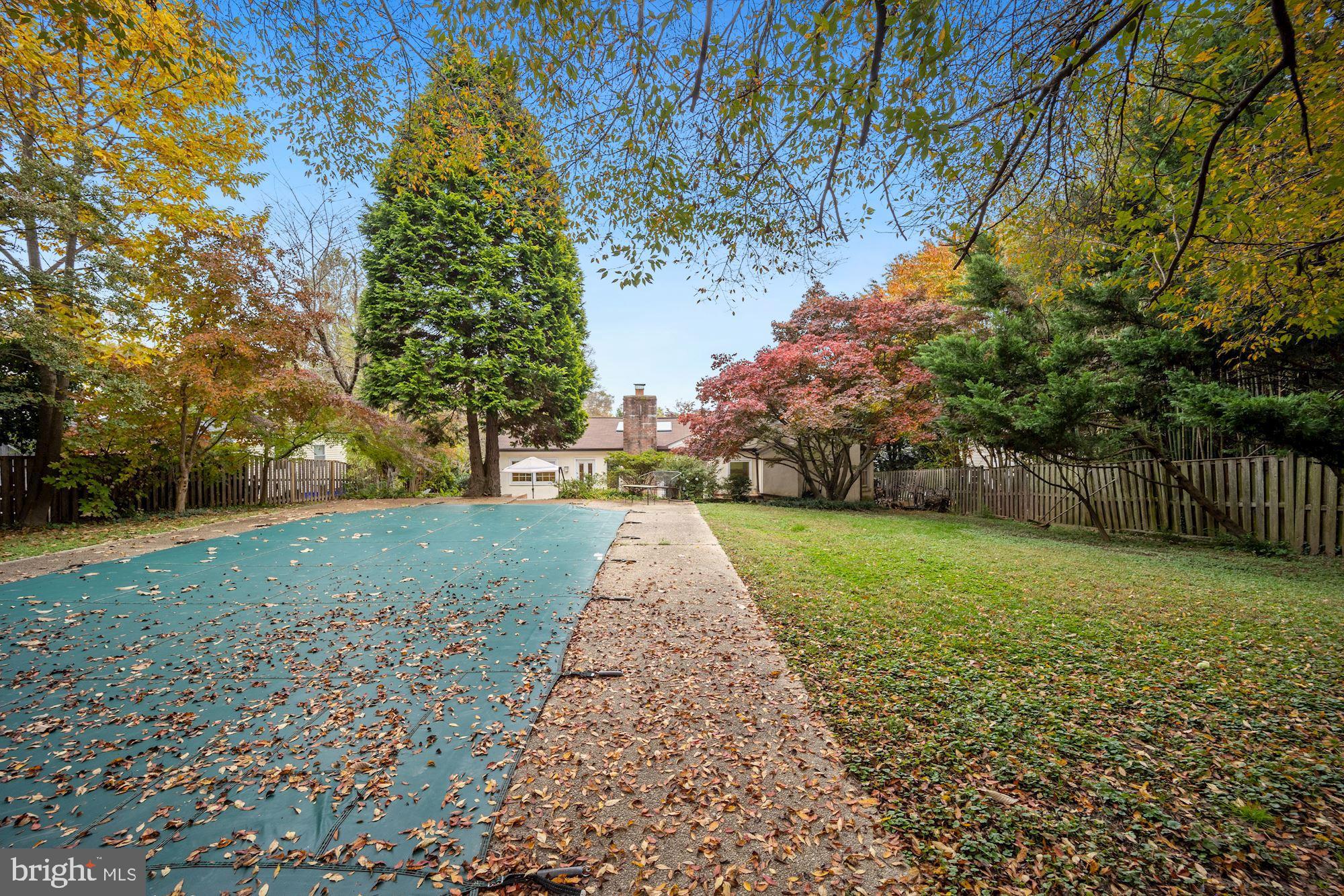 4302 Locust Lane Bethesda, MD 20816 - Photo 26 of 28 Deep rear yard