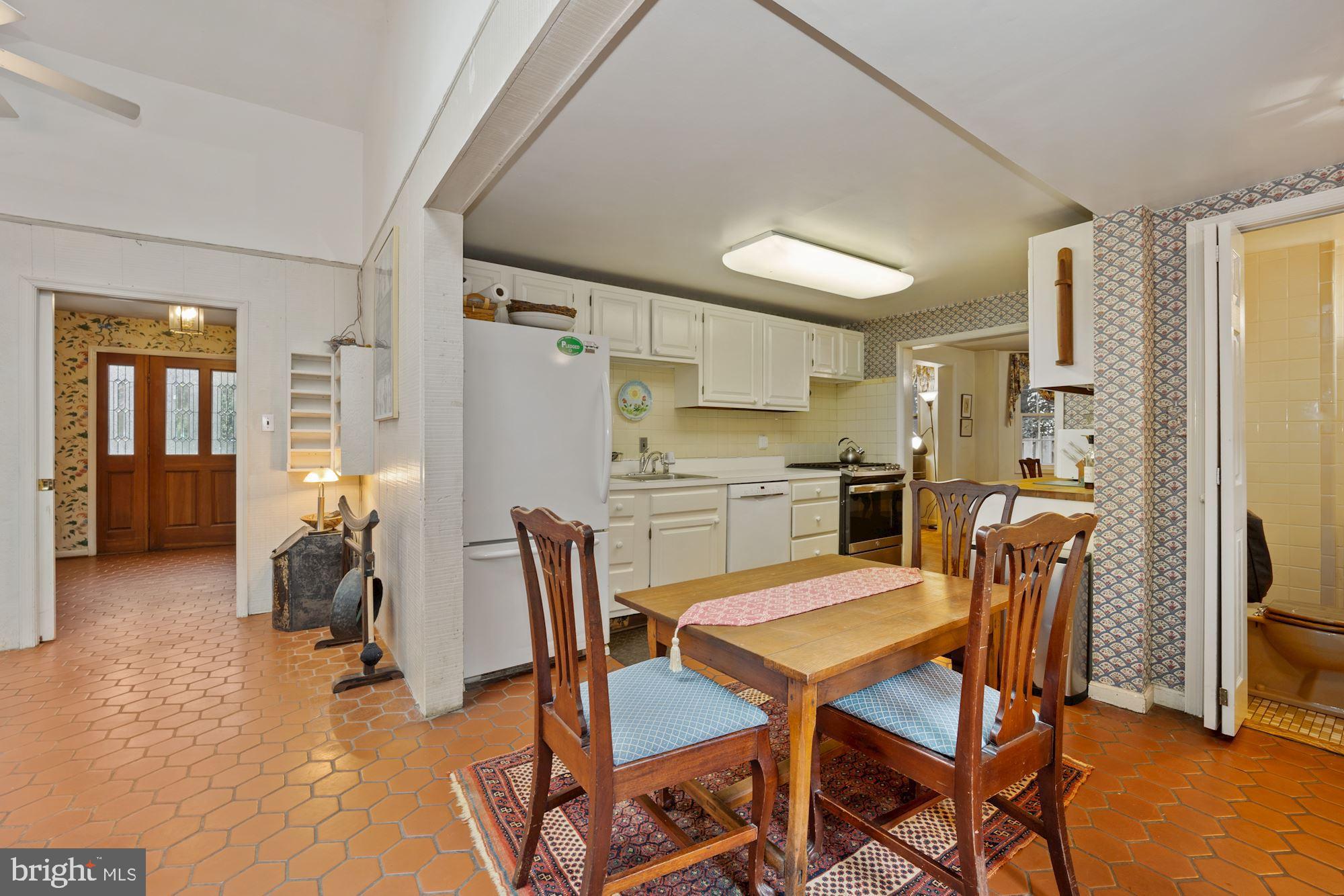 4302 Locust Lane Bethesda, MD 20816 - Photo 10 of 28 Modern eat-in kitchen