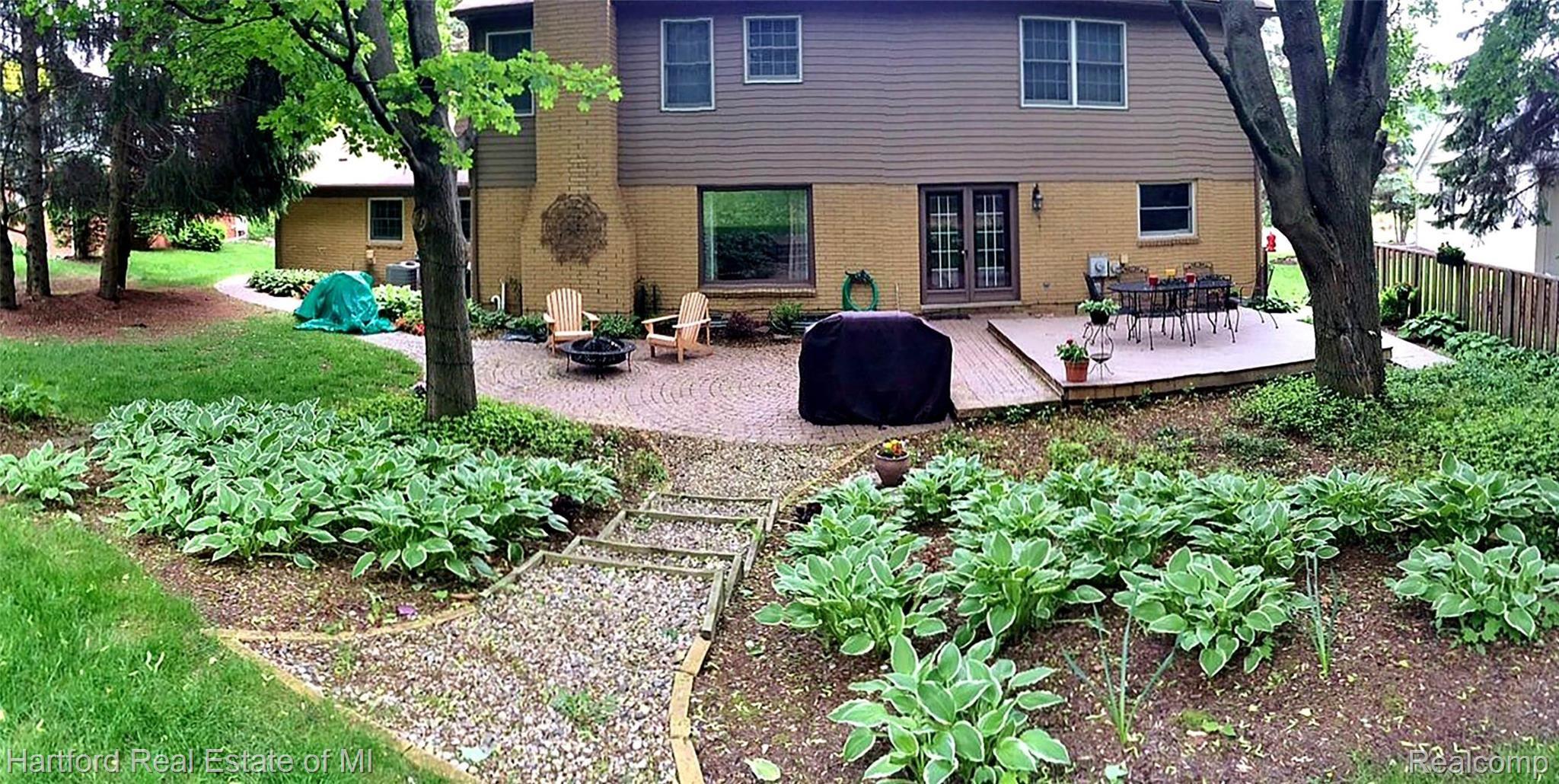 35701 Congress Road Farmington, MI 48335 - Photo 41 of 45 Yard, professionally landscaped
