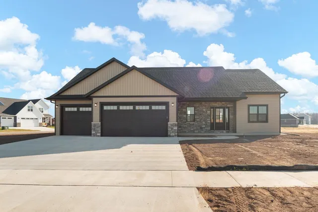 $464,900 | 1468 Divinity Drive, De Pere, WI 54115