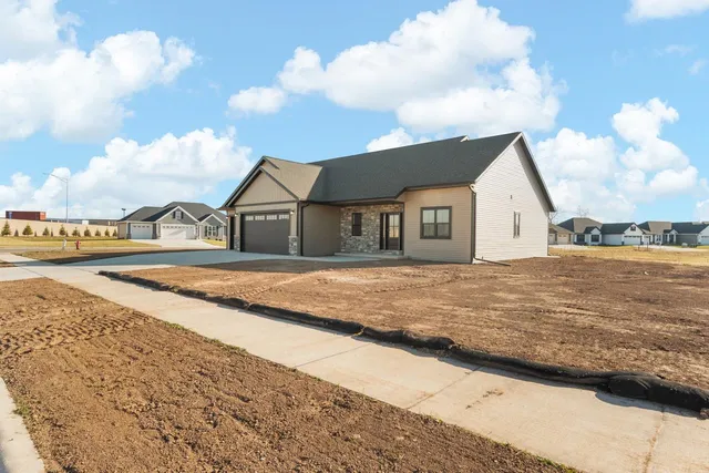 $469,900 | 1468 Divinity Drive, De Pere, WI 54115