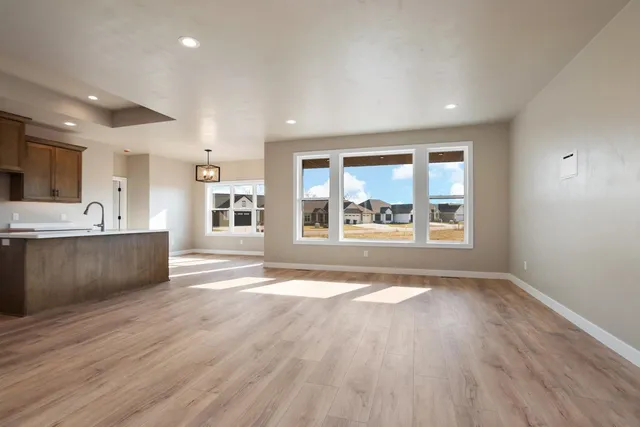 $469,900 | 1468 Divinity Drive, De Pere, WI 54115