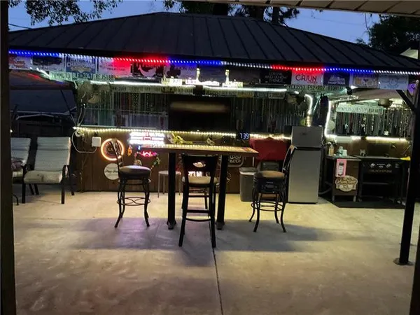 $275,000 | 408 West Hampton Drive, Pineville, LA 71360